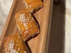 秘制叉烧酥-广州花园酒店荔湾亭·地道点心·粤式饮茶
