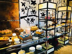 面包甜点陈列柜-广州花园酒店·凌璇阁旋转餐厅CAROUSEL360