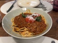 慢炖肉酱鲜茄意面-一沙一城·岩烤牛扒(深圳首店)