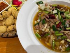 -老滇山寨•云南特色菜•地方菜•民族风情歌舞表演(金碧店)