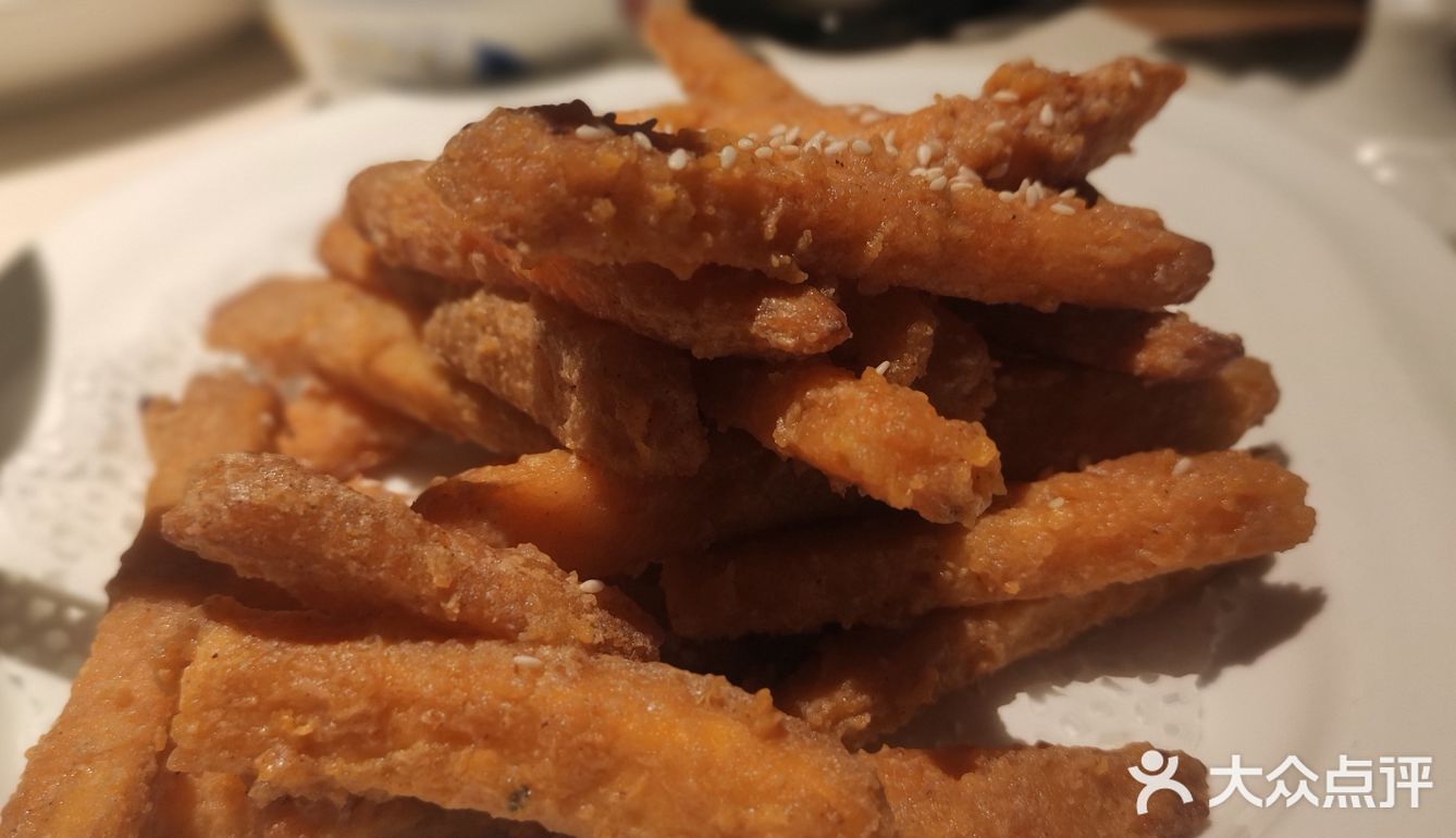 筱爷叔的菜，我比较喜欢蟹炒年糕，熏鱼等有江浙特色的