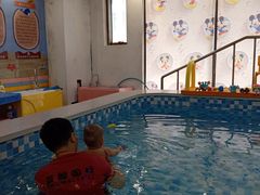 -蓝鲸国际少儿游泳训练中心(群力店)