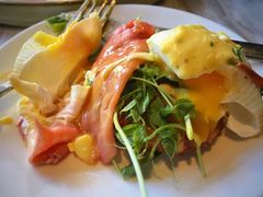 班尼迪克蛋红菜熏鲑鱼可乐饼-the rug 飞毯 (朝阳公园店)