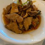一大块肉烤的火候刚刚好，不柴容易咬动