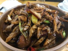 笋干腊肉煲-万景饭店·鱼街农家菜