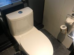 -桔子酒店(上海西藏北路地铁站店)