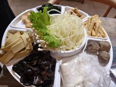 -鸡遇虾煲干锅火锅(小寨金莎店)