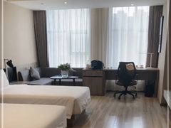 -榆林榆阳西路火车站亚朵酒店