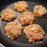 健康营养又美味の鸡胸肉虾仁鲜蔬饼～