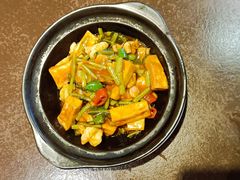 雪菜虾仁豆腐煲-有璟阁港式餐厅(国贸商城店)