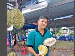 阿龙哥榴莲王报章介绍-阿龙榴莲摊