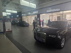 -喜爱高定婚纱摄影