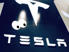 -TESLA 特斯拉(上海太古汇体验店)