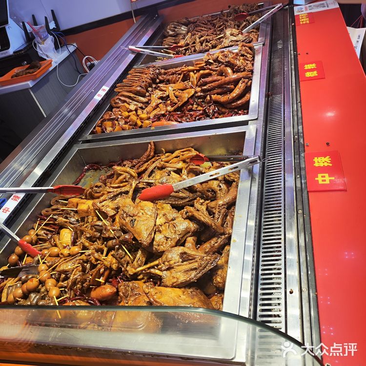 就在步行街，可以免费领一分钱不花[爱吃]