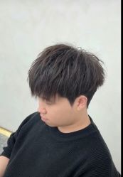 -一家只做男发烫染的店