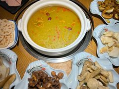 -菌彩云南野生菌火锅(万达广场店)