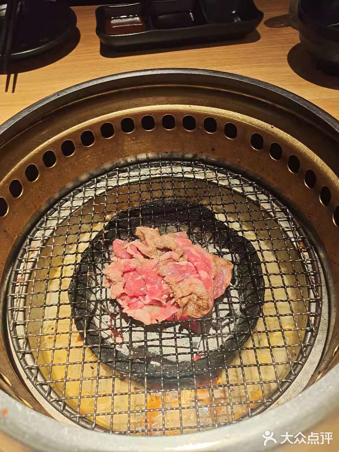 中午逛泉屋，随便进了一家店来吃东西。这家的牛肉很嫩