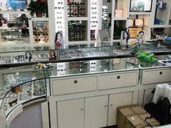 -罗创丹阳眼镜(童卫路店)