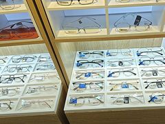 -天空之镜眼镜店蔡司依视路配镜授权零售店(望京颐堤港店)
