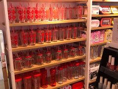 -名创优品(北京新中关购物中心地铁层店)