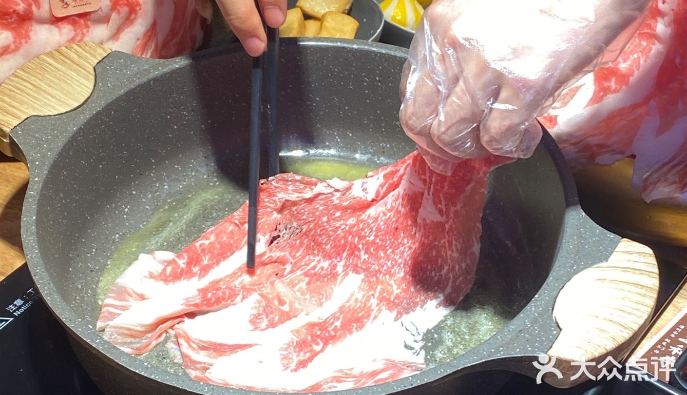 无限吃肉肉 / 牛膳寿喜锅 吃和牛自由的快乐，太安逸了。今