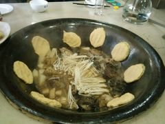 -三江鱼东北特色铁锅炖(骆驼店)