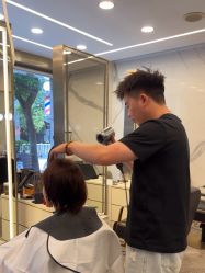 -蓝调造型·烫发·染发