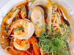 -Chom Cafe and Restaurant