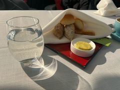 餐前面包配黄油-弦月窗LUNETTE BY AMANDA(复兴路店)