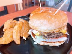 双蛋指椒牛肉汉堡-魏斯理汉堡(西安沣东吾悦店)