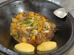-粘豆包柴火铁锅炖