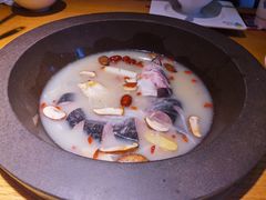 -咕嘟草帽鱼·牛奶一样的鲜鱼汤(天鹅湖万达广场店)