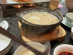 -何妹湿辣牛肉·粤式烧烤砂煲(桂雅路店)
