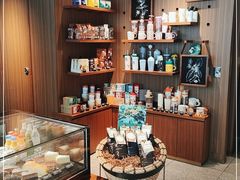 零售区-星巴克臻选(广州好世界广场店)