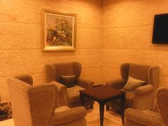 客房大楼的休息区-鸿华度假酒店