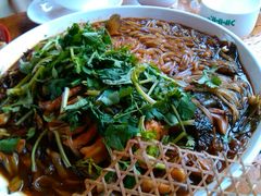 垮炖虹鳟鱼-劳模山庄