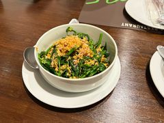 -Chom Cafe and Restaurant