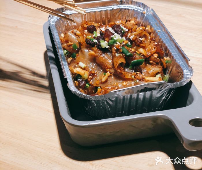 小食迹贵阳丝娃娃(世纪金源店)食蹄香烤卷皮图片