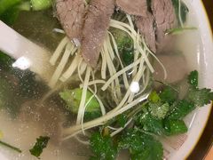 牛肉粉丝汤-小姜锅贴(凤凰街店)