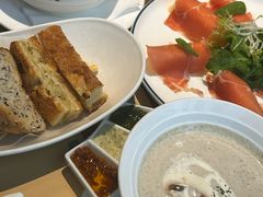 餐前面包佐青酱和黄油-安妮意大利餐厅(国贸店)