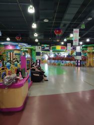 -维佳童话镇演出现场(徐东店)