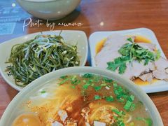 -亮亮面馆(经六路店)