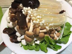 -茸梅路右拐龙虾-农家菜(松江店)