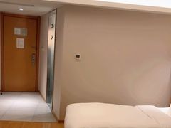 -全季酒店(重庆李子坝牛角沱地铁站店)