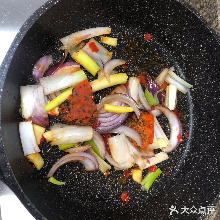 将他们先煮一下，在捞起来等待️