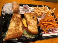 -The Habit Burger Grill 哈比特汉堡(复兴soho店)