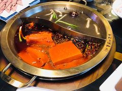 鸳鸯锅品-小天鹅火锅·一线江景洪鼎旗舰店(洪崖洞店)