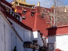 -甘丹寺