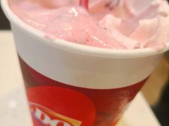 火龙果草莓果昔-DQ·蛋糕·冰淇淋(嘉兴南湖万达店)