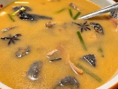 -巍山𤆵肉饵丝